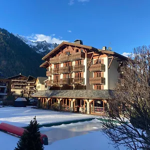 https://oustalet.hotels-rhonealpes.com